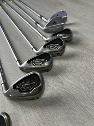 Juego de 14 palos golf Callaway y Titleist + bolsa