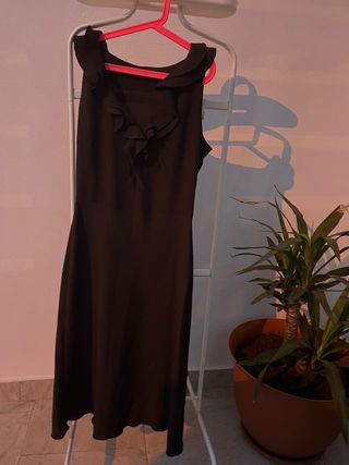 Vestido negro Zara con volantes