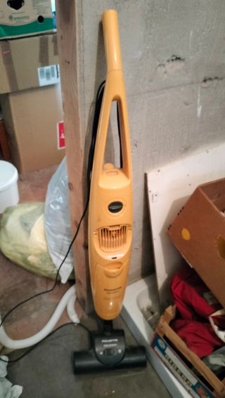 Scopa elettrica Rowenta gialla