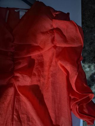 Blusa roja con volantes