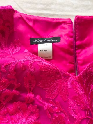 Vestido de fiesta rosa con encaje