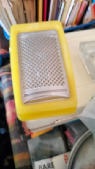 Grattugia Gialla con Cassetto