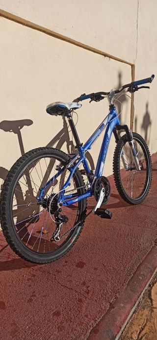 Bicicleta Infantil Azul 24" muy buen estado