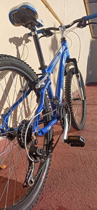 Bicicleta Infantil Azul 24" muy buen estado