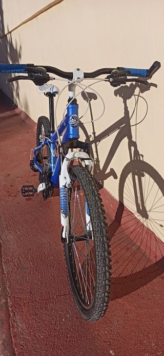 Bicicleta Infantil Azul 24" muy buen estado