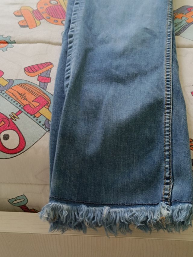 Pantalón vaquero desgastado