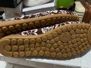 Bailarinas estampadas color burdeos  talla 41