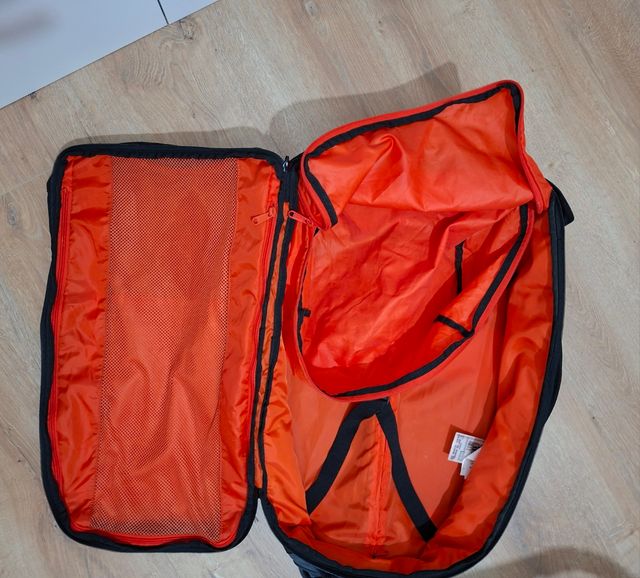 Mochila Newfeel Negra y Gris