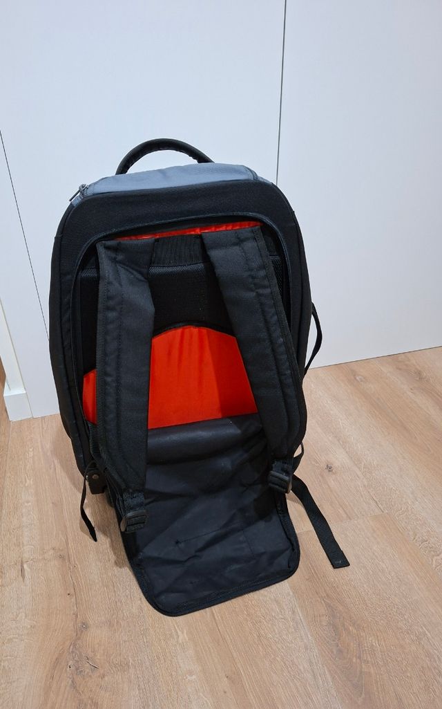 Mochila Newfeel Negra y Gris