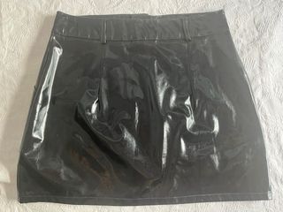Minifalda polipiel negra