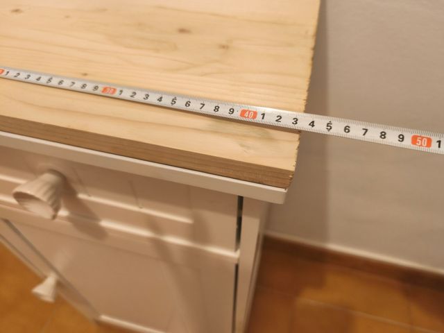 Mesita auxiliar con cajón y puerta