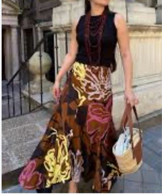 Falda Zara asimétrica estampada
zw coleccion 