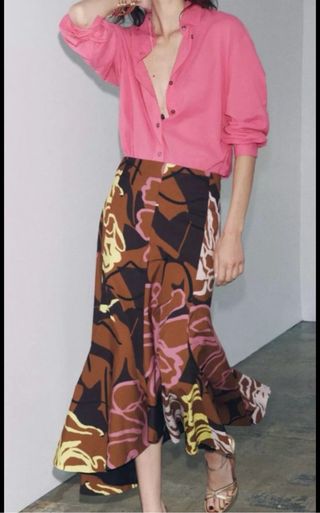 Falda Zara asimétrica estampada
zw coleccion 