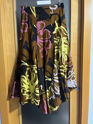 Falda Zara asimétrica estampada
zw coleccion 