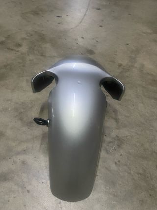 Guardabarros delantero plateado