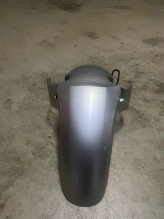 Guardabarros delantero plateado