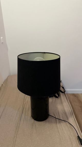 Lámpara de mesa negra