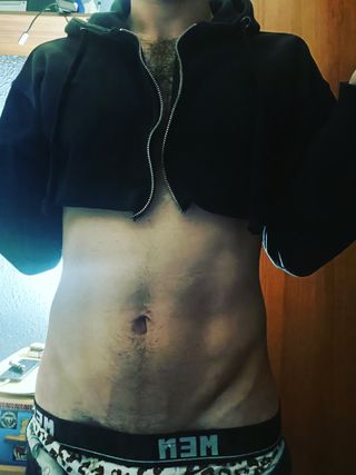 Chaqueta crop top negra por encima barriga talla M