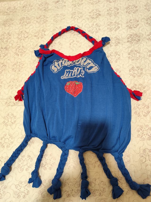 Bolso de hombro zul y rojo