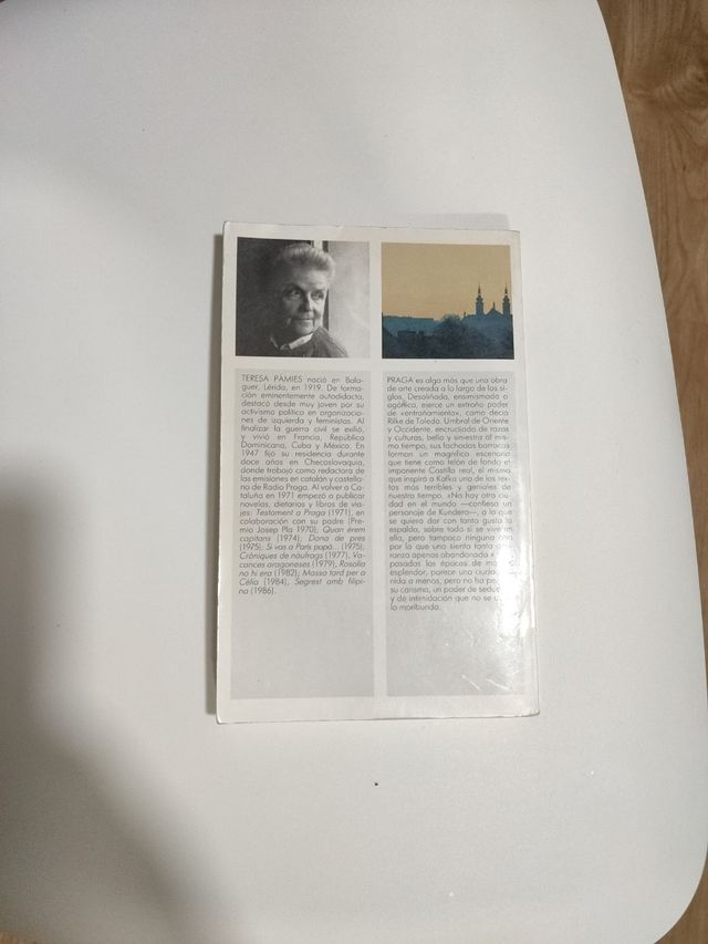 Libro "Praga" – Teresa Pàmies (Ediciones Destino)