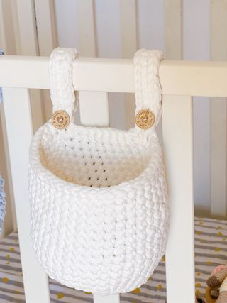 Cesta para cuna blanca