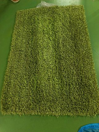 Alfombra verde mullida