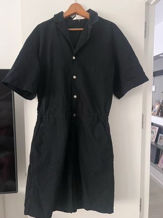 Mono corto negro hombre