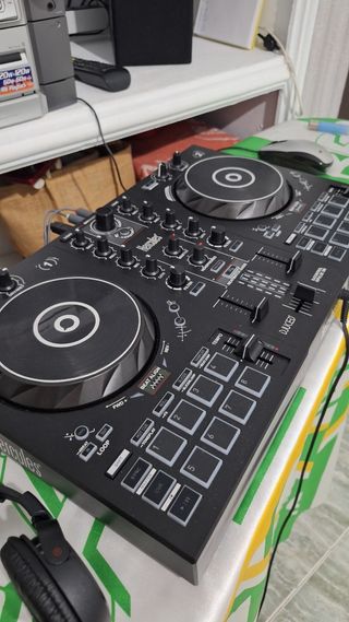 Controladora DJ Hercules Inpulse 300