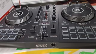 Controladora DJ Hercules Inpulse 300