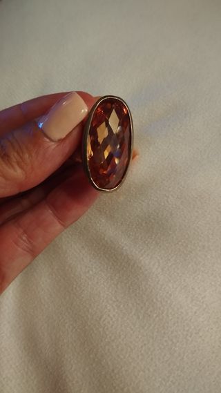 Anillo de plata bañado en oro con piedra ovalada