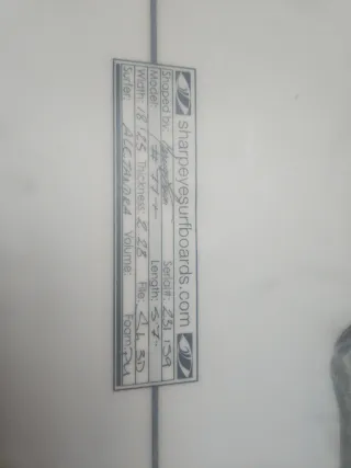 Tabla de surf Sharpeye 5'7 24L muy buen estado