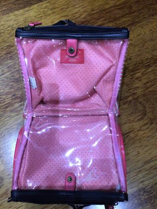 Neceser Santoro London. totalmente nueva ￼