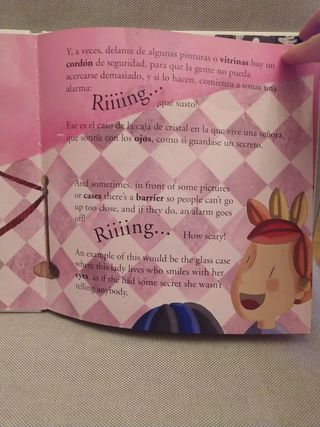 Manuela en el museo / in the art gallery