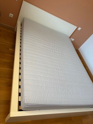 Cama Malm con somier y colchón