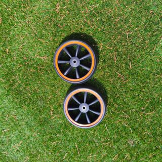 Triciclo infantil y juego de ruedas nuevas recambi