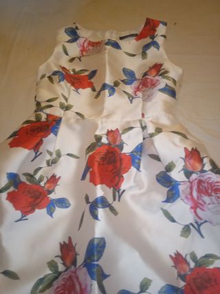 Vestido de raso con rosas