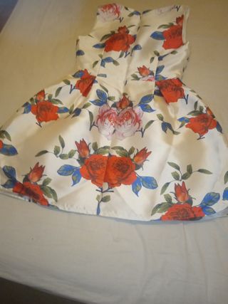 Vestido de raso con rosas