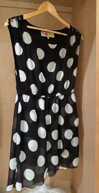 Vestido de lunares negro y blanco