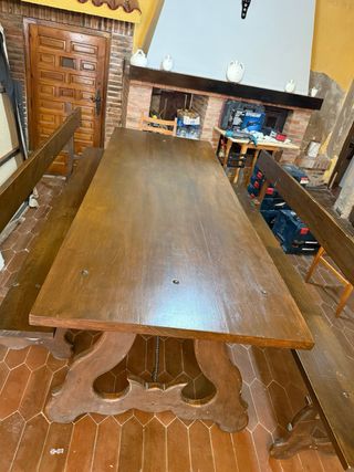 Mesa de madera con bancos 2,5m