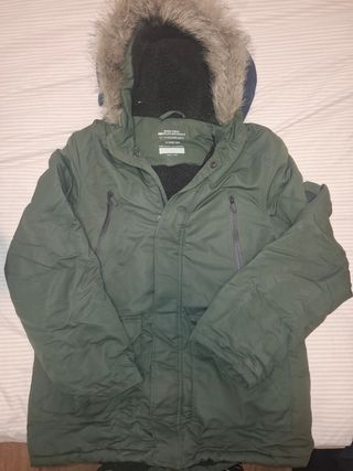 Anorak verde con capucha de pelo