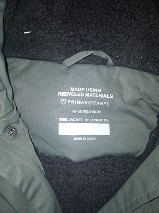 Anorak verde con capucha de pelo