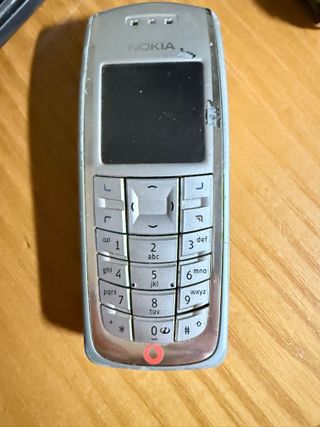 Móviles Nokia + cargadores + baterías