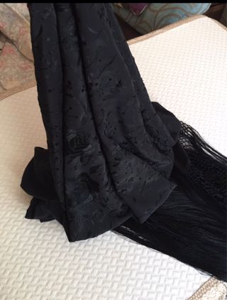 Manton de Manila Seda Bordado Negro