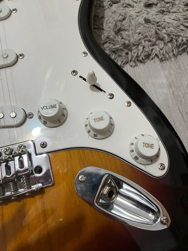 Guitarra Eléctrica Sunburst