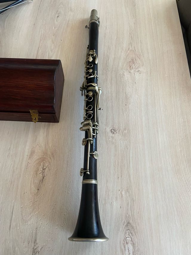 Antico clarinetto con custodia in legno