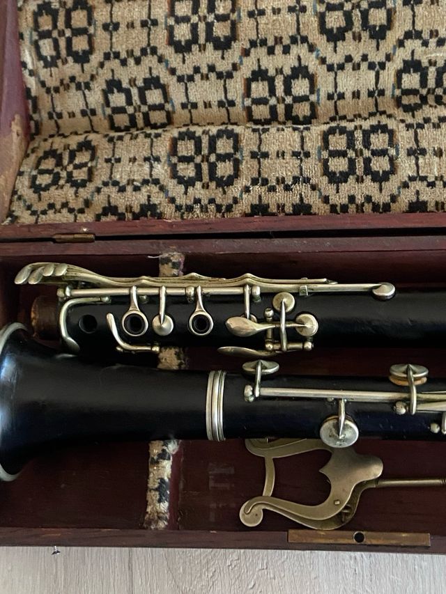Antico clarinetto con custodia in legno