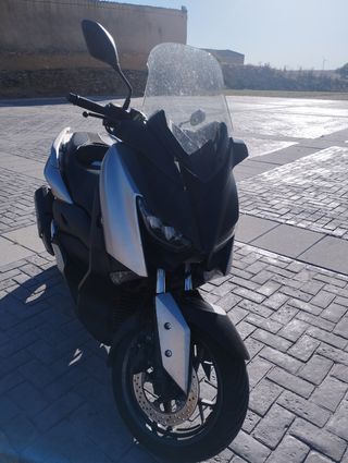 Yamaha Xmax 300