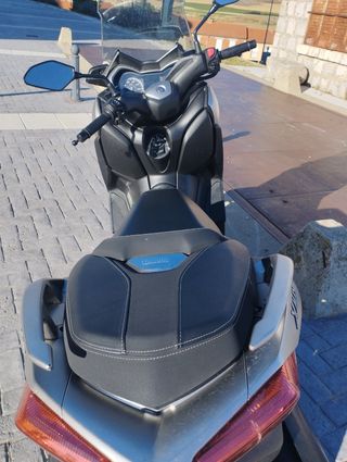 Yamaha Xmax 300