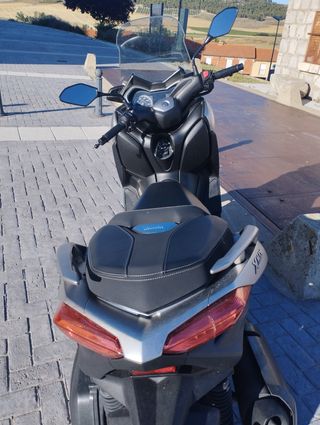 Yamaha Xmax 300