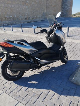 Yamaha Xmax 300